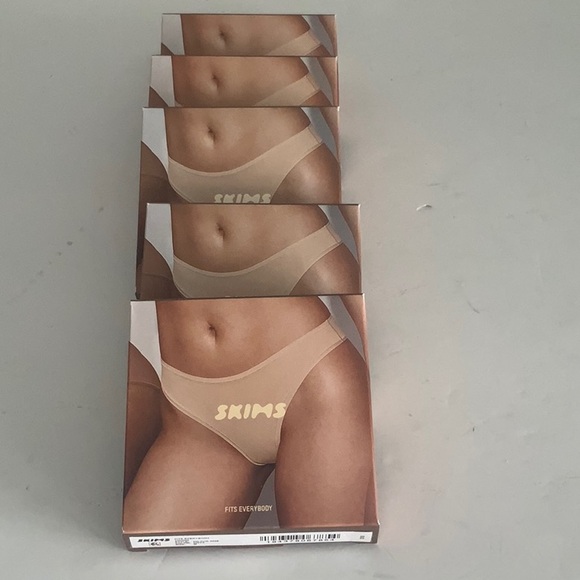 Skims fits everybody thong - Picture 1 of 7